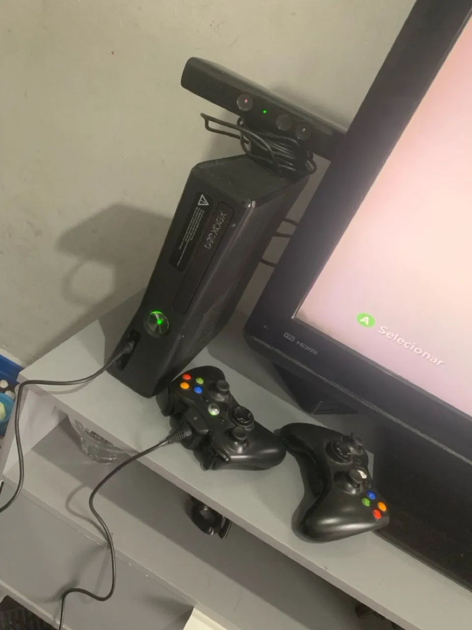 Xbox 360 com Kinect e 2 controles