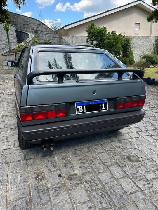 VW Gol 1.8 GTS 1992 restaurado placa preta