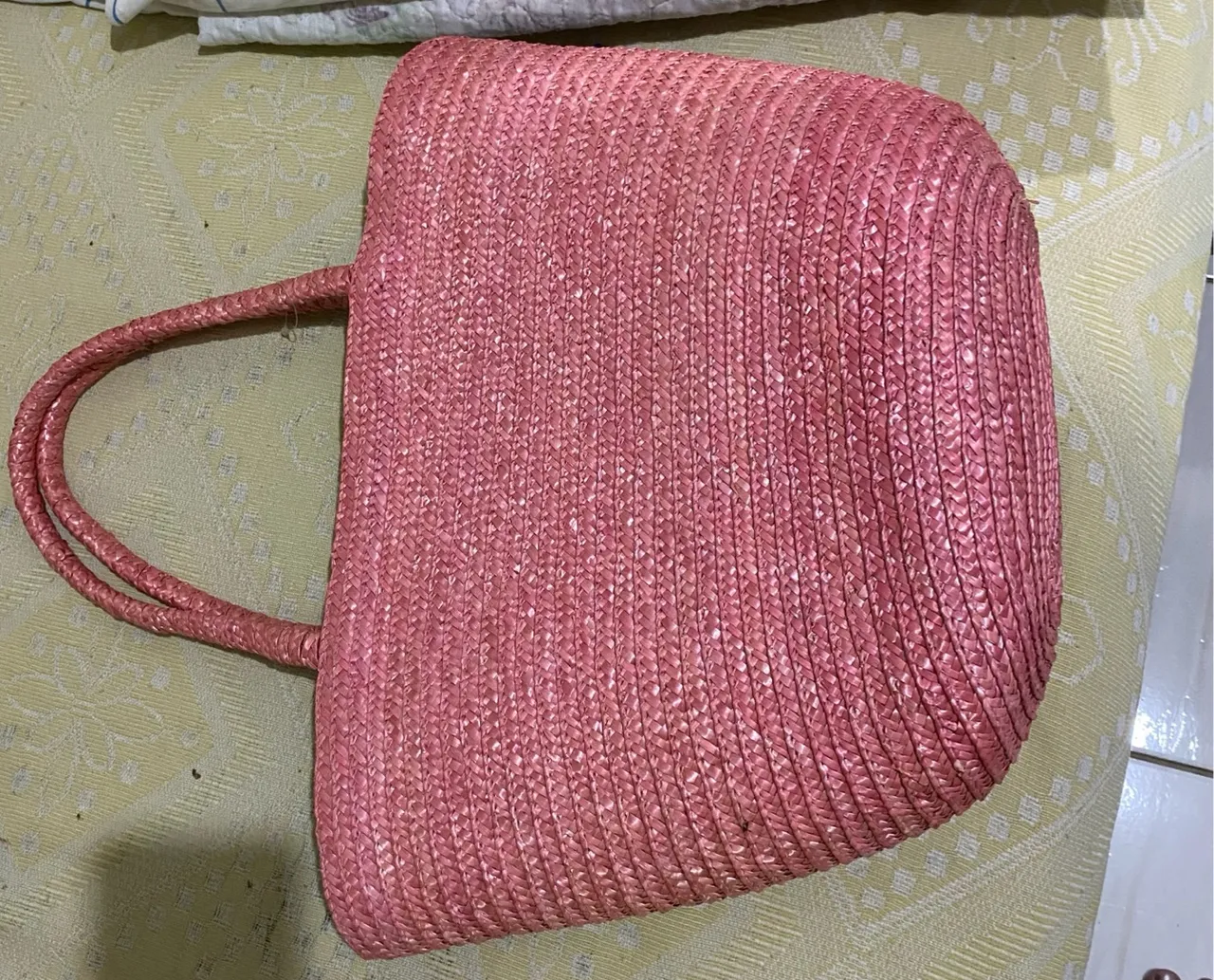 Bolsa de mão rosa de palha 20 reais