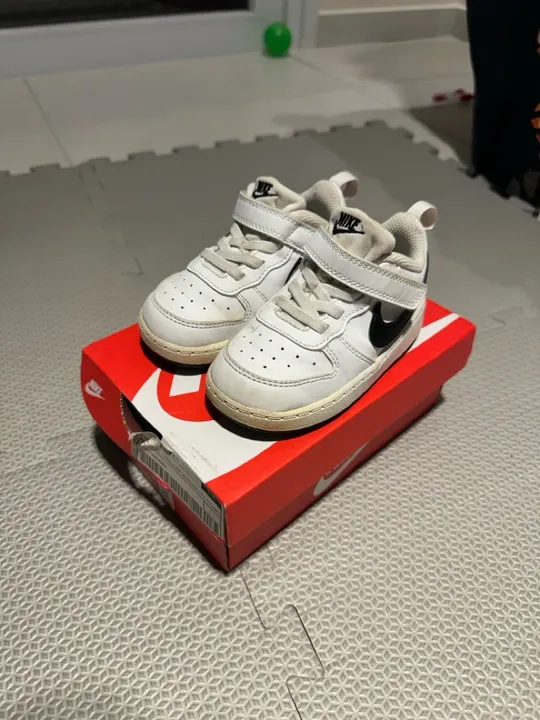 Tênis Nike tamanho 22.5 bebê