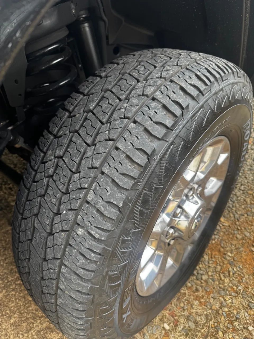 Jogo 4 pneus Nexen 275/70R18 originais RAM 2500/3500