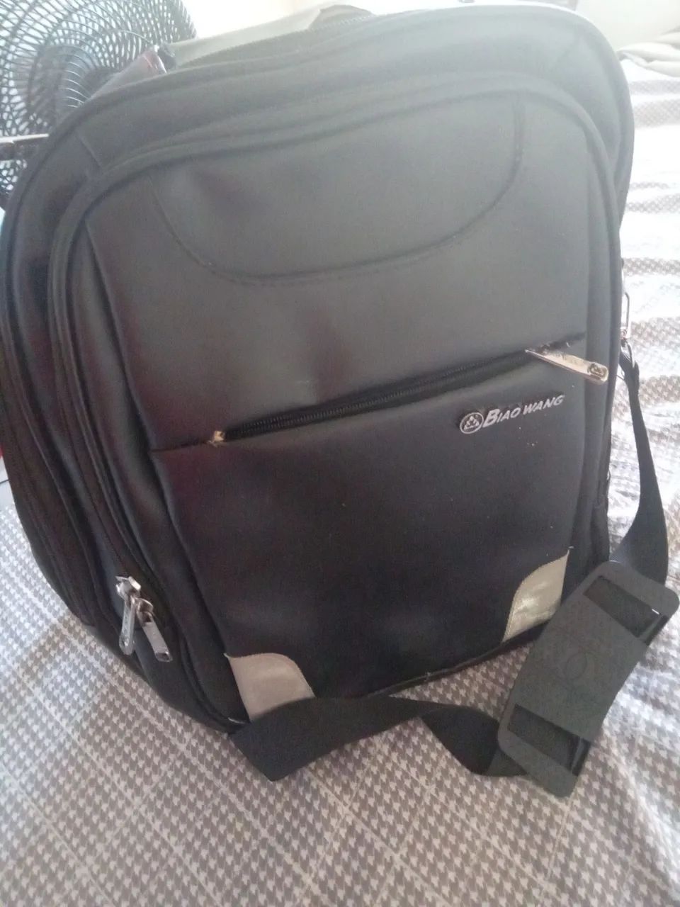 Mochila Preta de Ombro