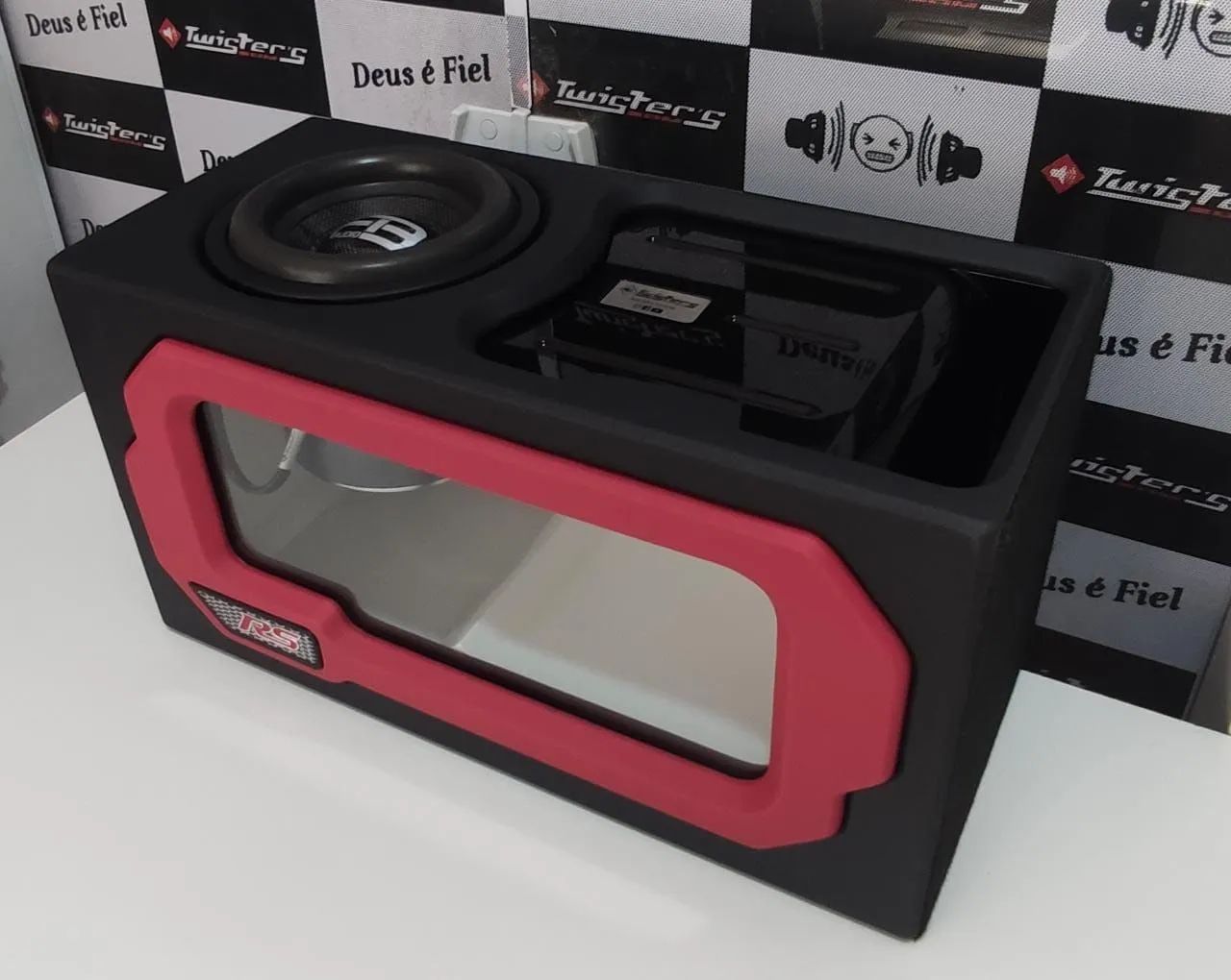 Vendo caixa de  som sub de 8 850 rms FB Áudio 