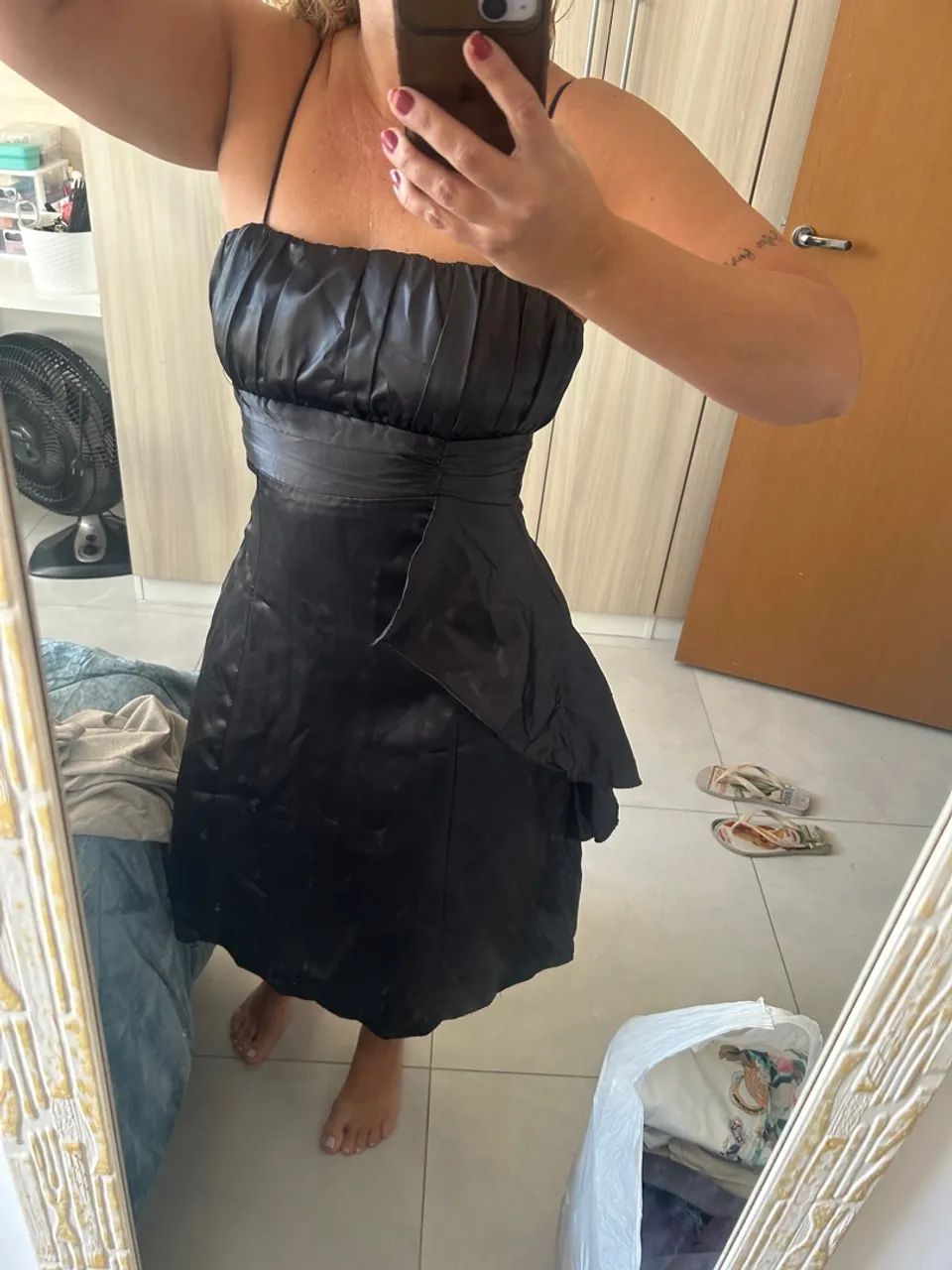 Vestido Midi Preto Elegante