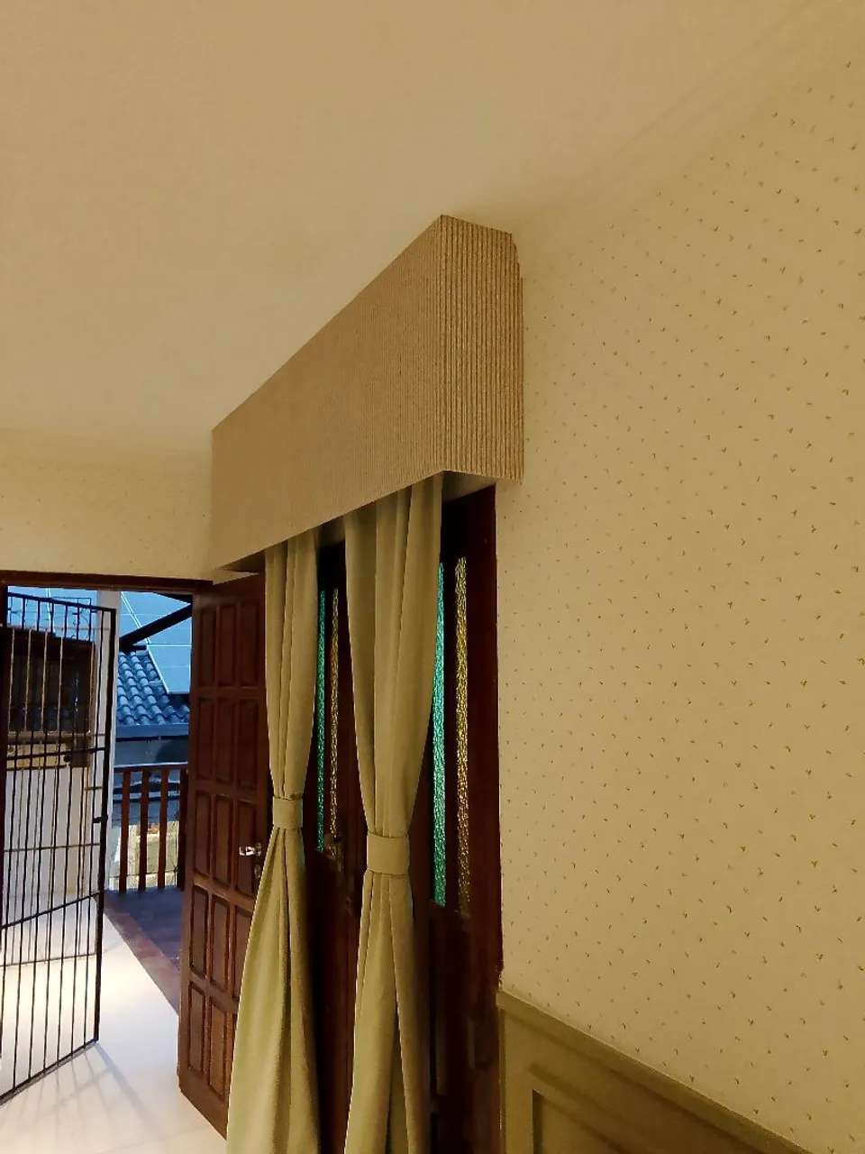 Serviço de instalação de cortinas e persianas/ papel de parede