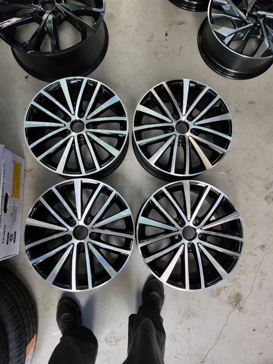 Jogo de rodas Originais Jetta TSI aro 17 - Foto 2