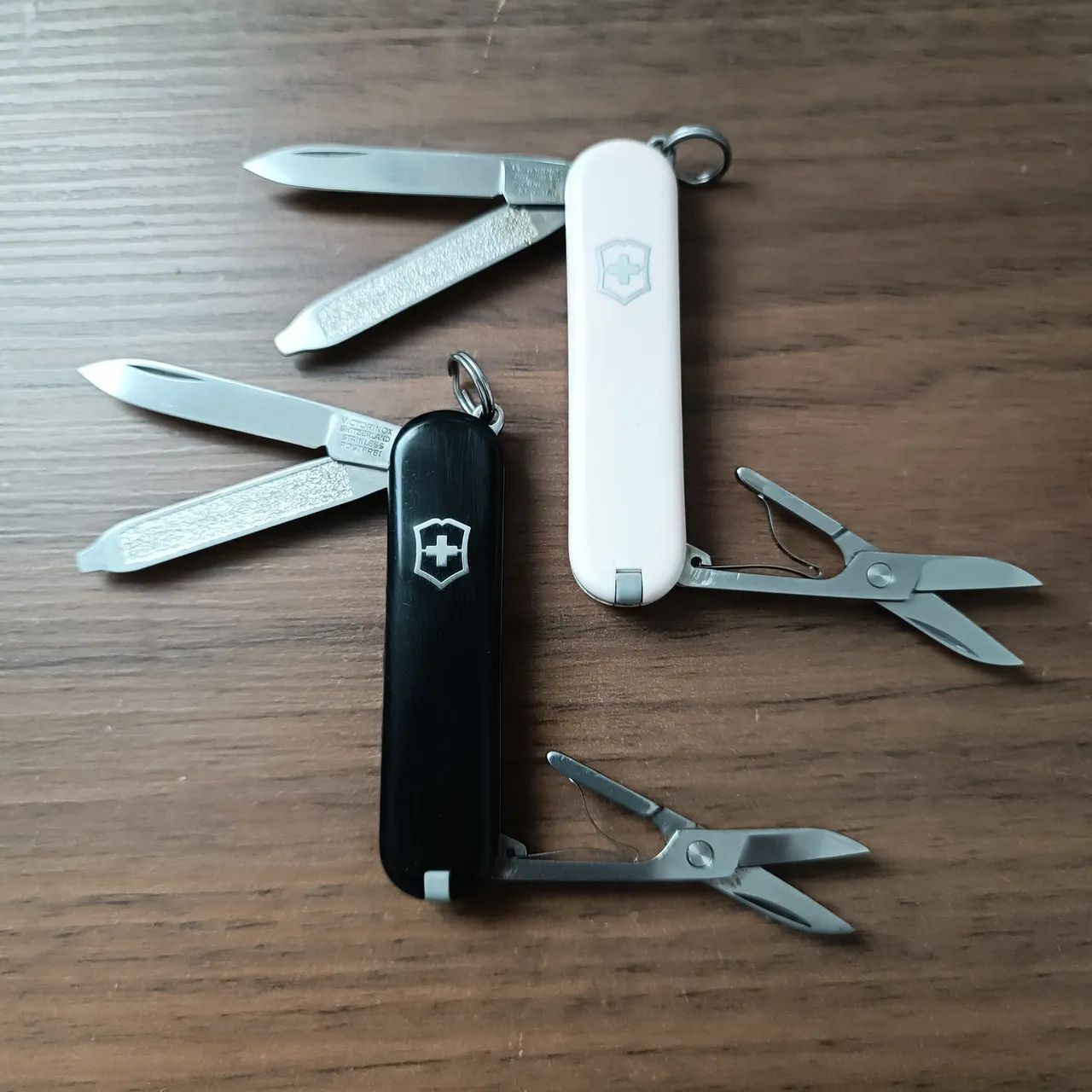 VT1573 - 2 Classics SD Victorinox usados - Preto e Branco 