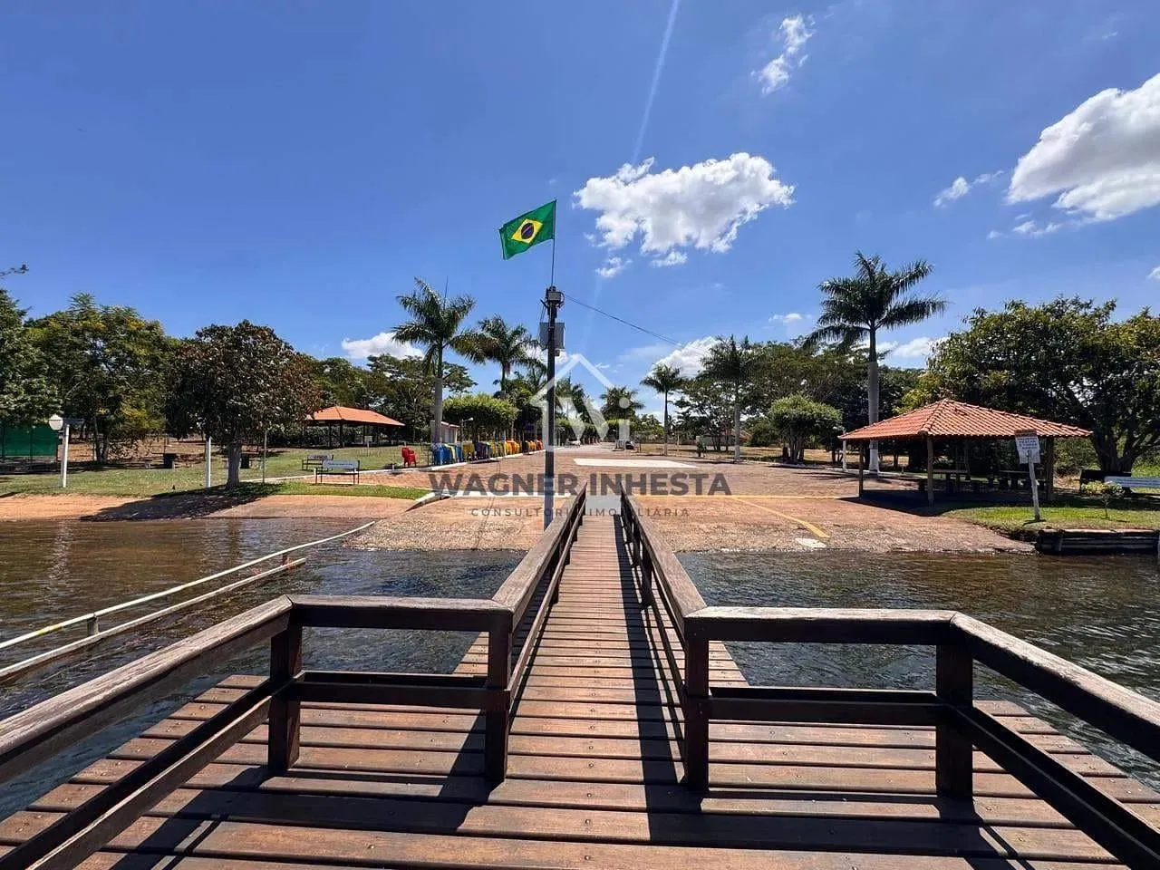 Rancho à venda, PORTEIRA FECHADA, 05 quartos, 1.787m² de área, Condomínio Renascer do Sol,