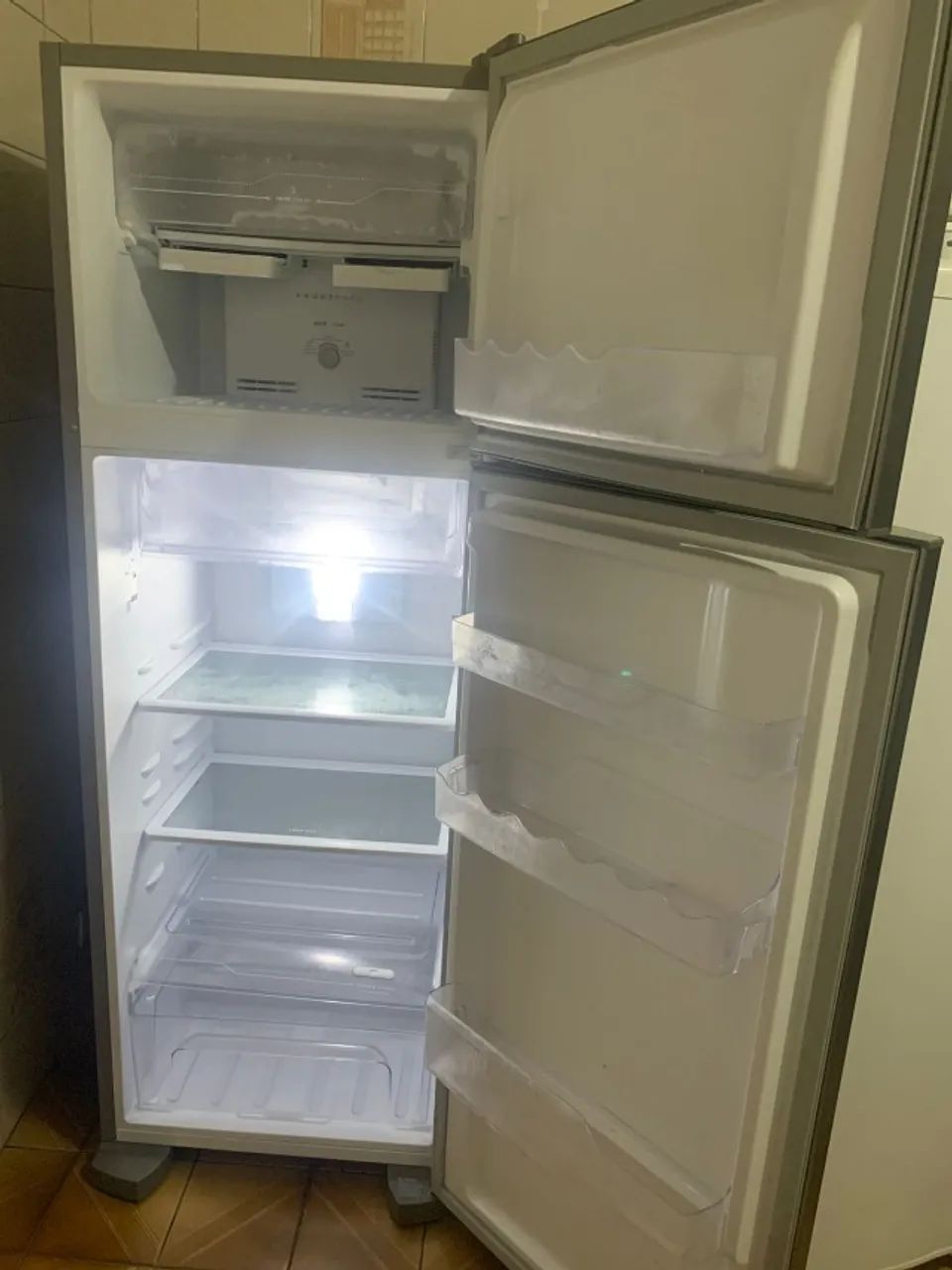 Geladeira Electrolux Frost Free 310L Inox - Foto 2