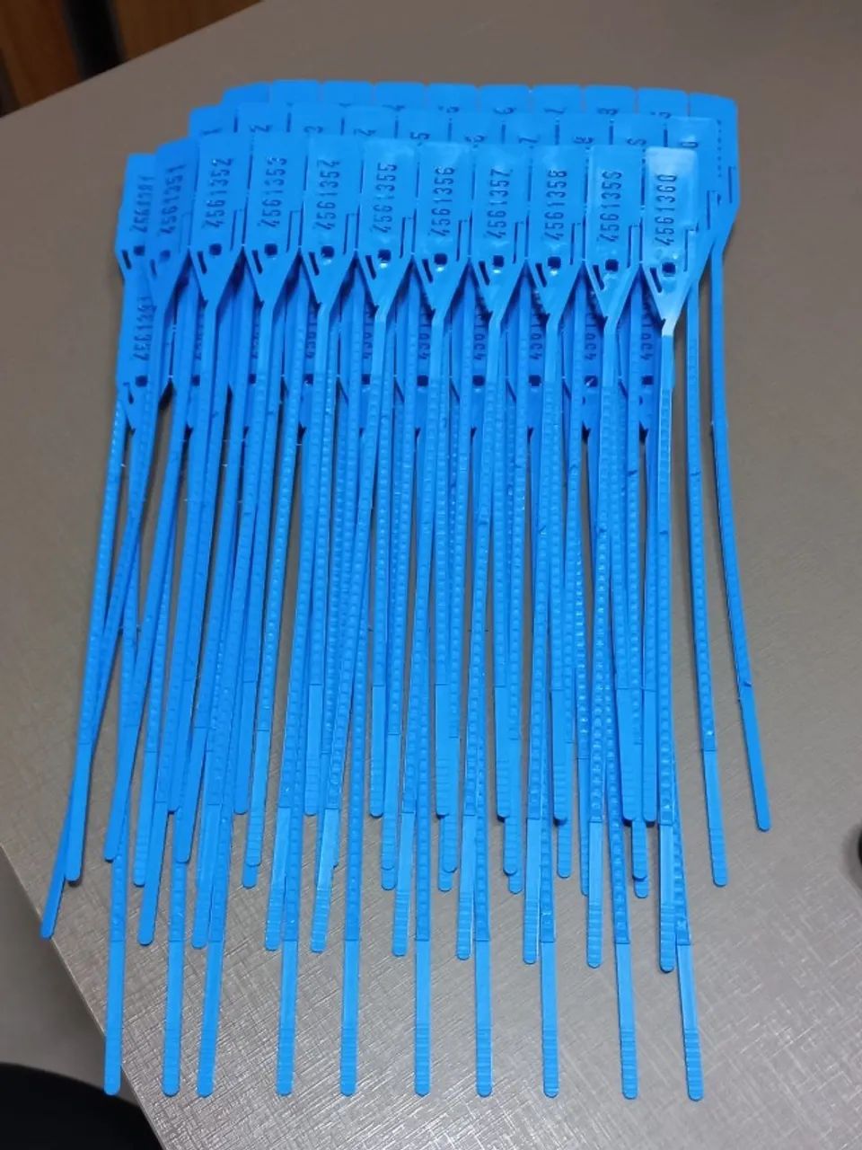 LACRE P/ MALOTE 23CM - PCTE C/ 100 UNID