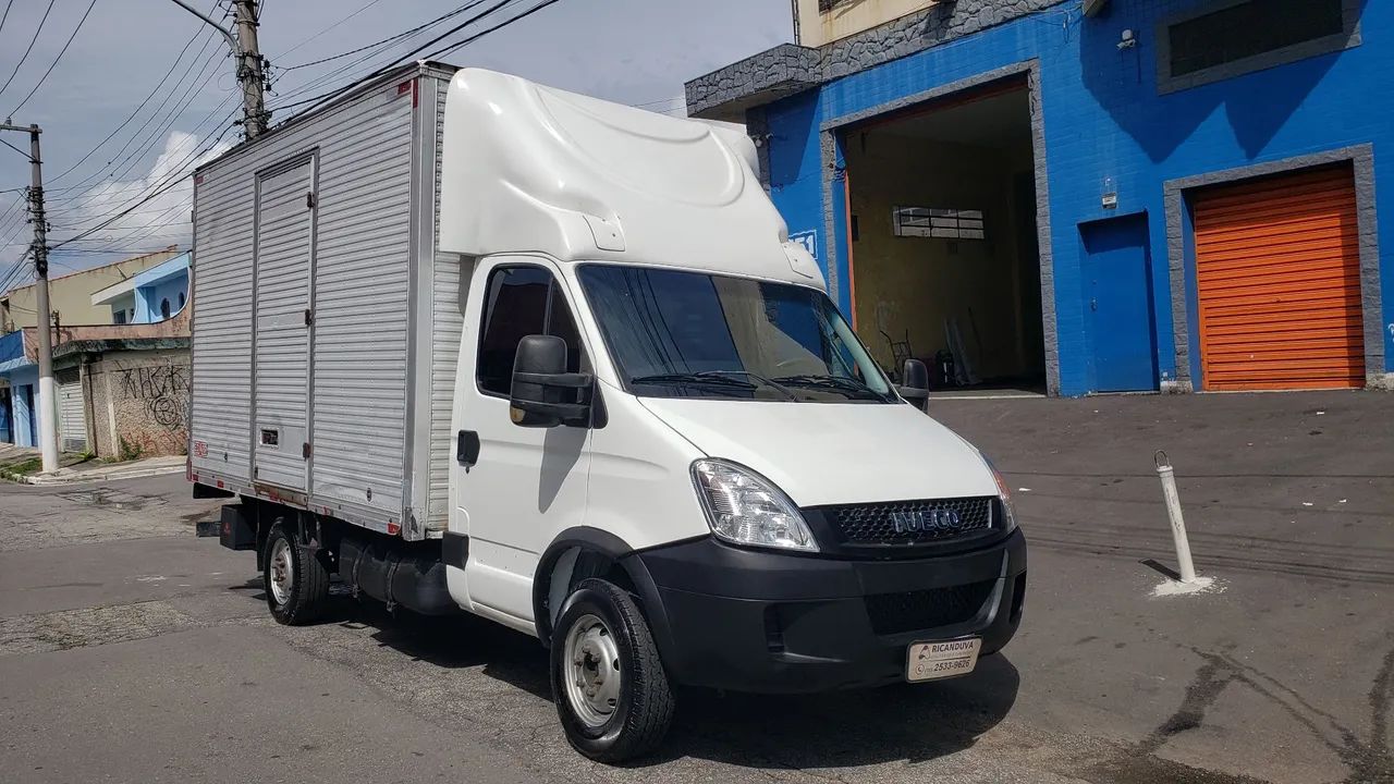 Iveco Daily 35S14 2019 - Baú c/ plataforma - Foto 2
