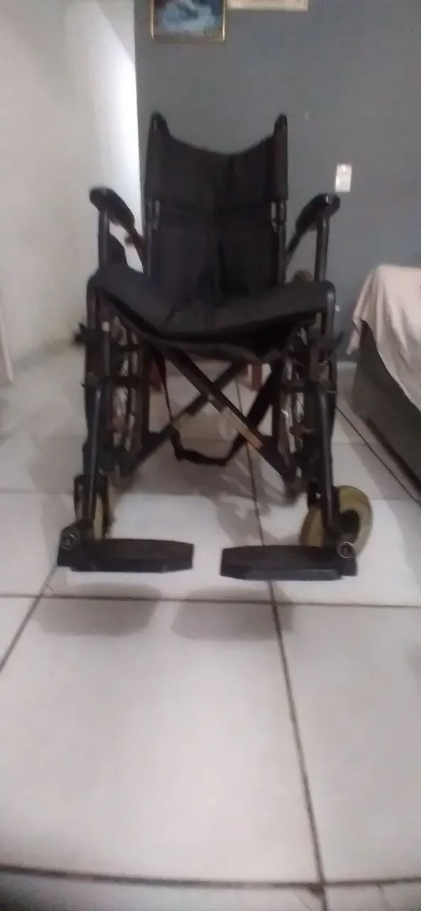 Vende-se cadeira de roda - Foto 3
