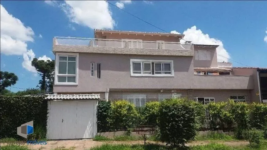 Excelente casa de 188m² com 5 quartos sendo 2 suítes