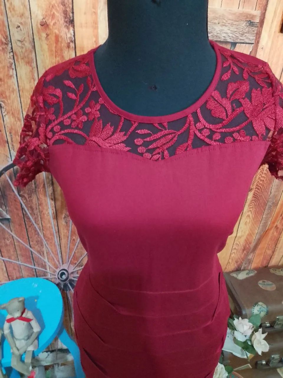 Vestido Vermelho com Renda G - Foto 2
