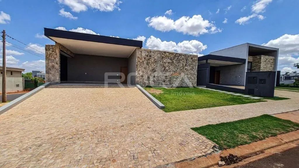 Casa térrea em Condomínio Fechado Locação e á venda com 3 suítes no Residencial Alto do Ca
