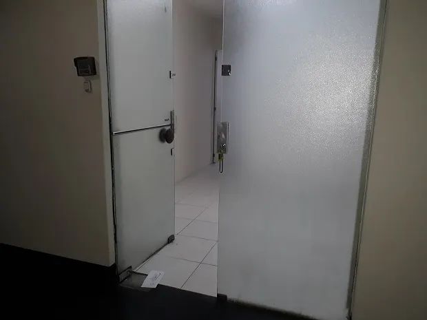 SALA COMERCIAL NO CENTRO PARA ALUGAR / 34 M2 / PRÉDIO DE NÍVEL / PONTO PRIVILEGIADO / METR - Foto 3