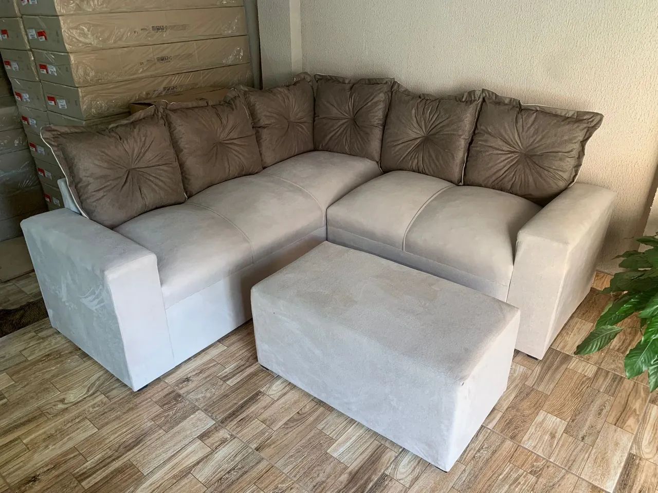 Sofá de Canto em Suede com puff - Foto 2