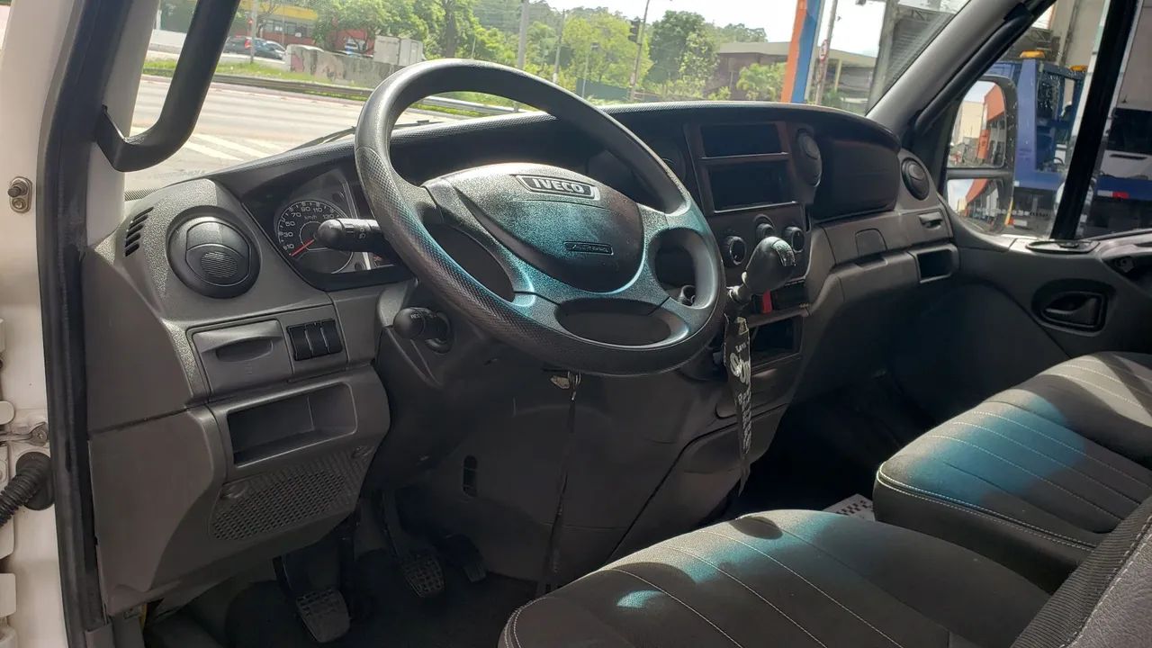 Iveco Daily 35S14 2019 - Baú c/ plataforma - Foto 7