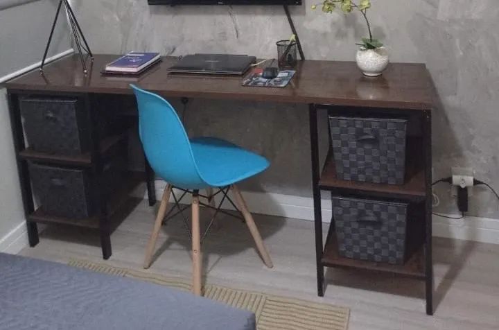 Mesa de Escritório com Estante