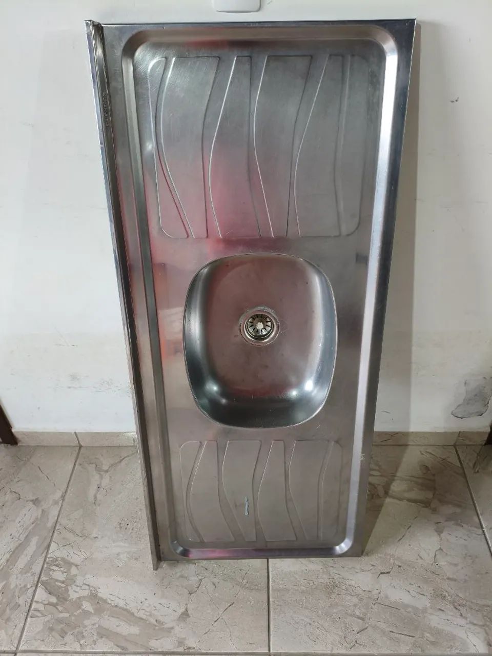 Pia inox,1,20 de comprimento, tinha um furo no inox, mas foi concertado