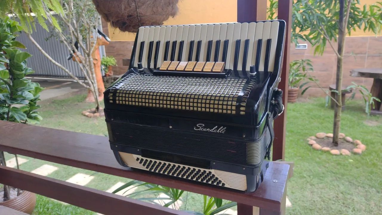 ACORDEON SANFONA SCANDALLI ITALIANA 80 BAIXOS AFINADA E TOP DE SOM  - Foto 3