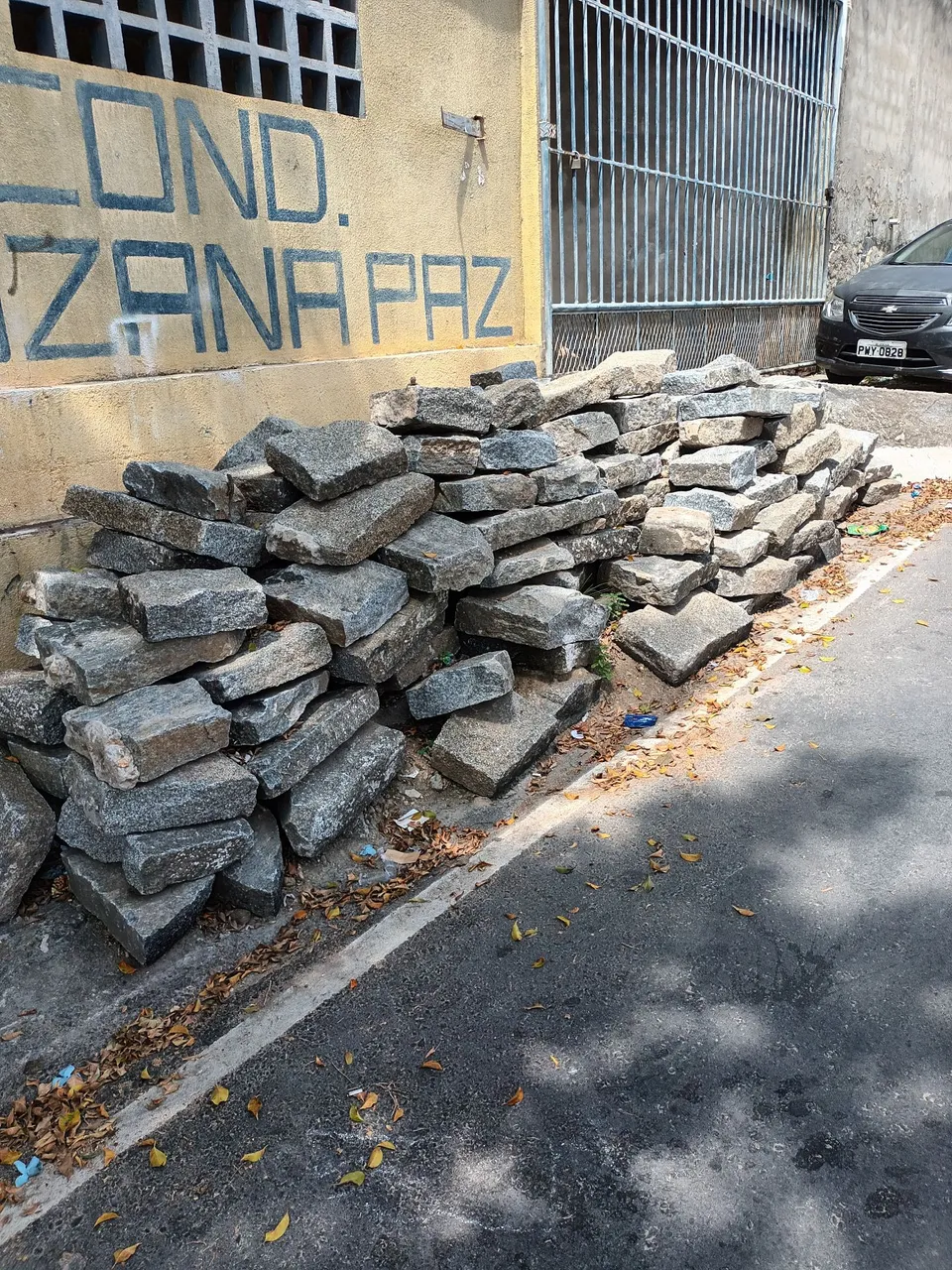 Pedra meio fio uma carrada