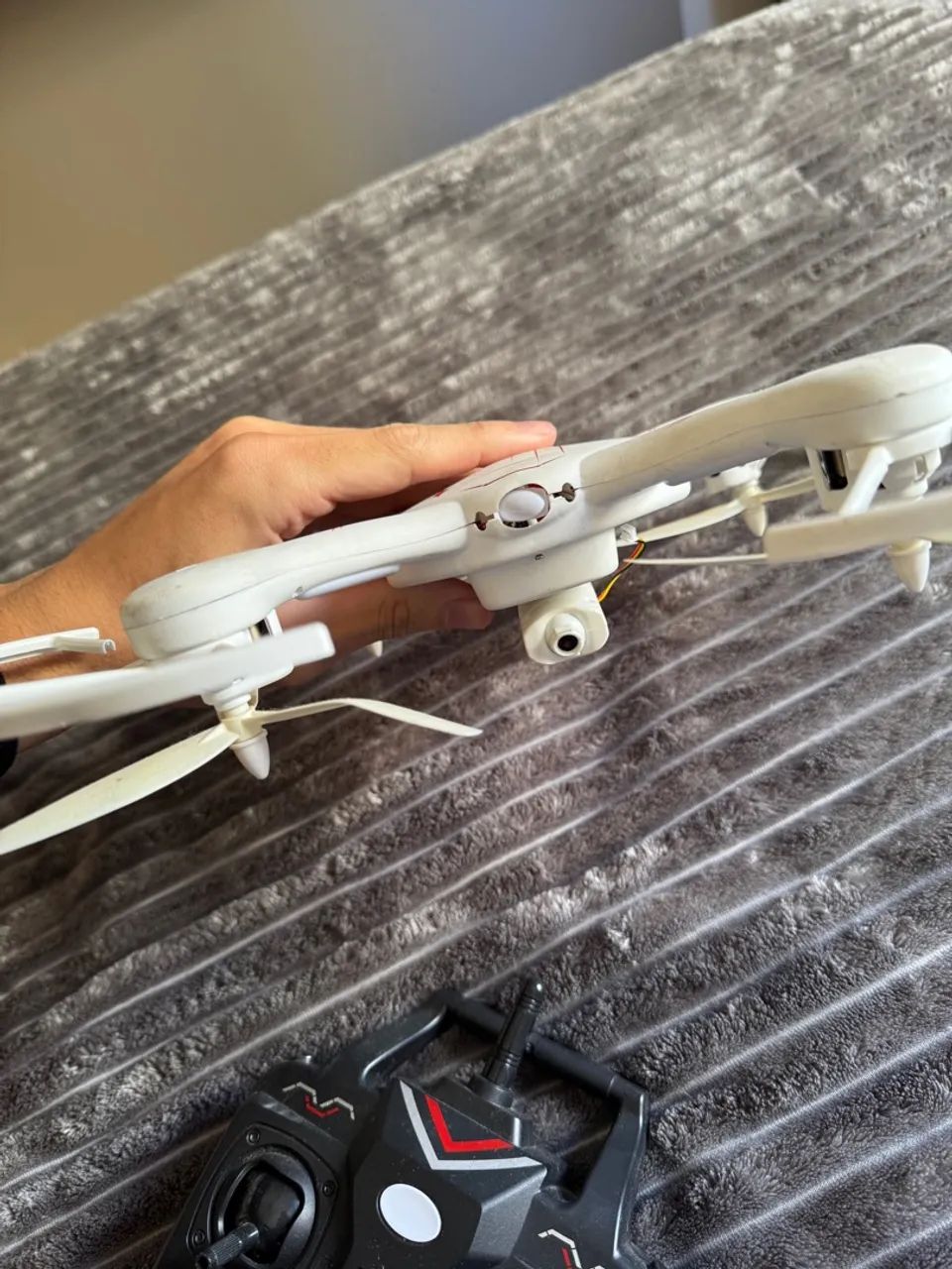 Drone com câmera e controle remoto