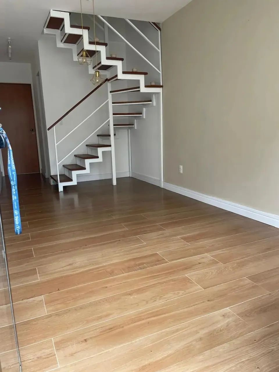 LOCAÇÃO - Apartamento 2 quartos duplex no Correas Village