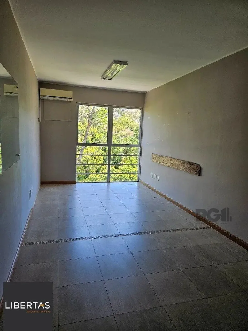 SALA COMERCIAL NO MENINO DEUS