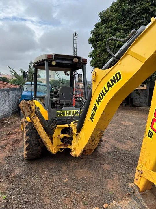 Retroescavadeira  - Foto 3