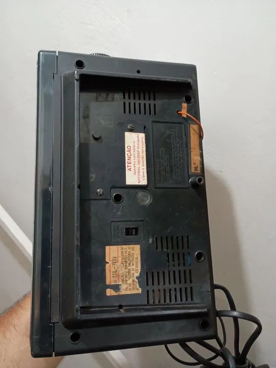 Rádio relógio antigo National.funcionando. - Foto 4