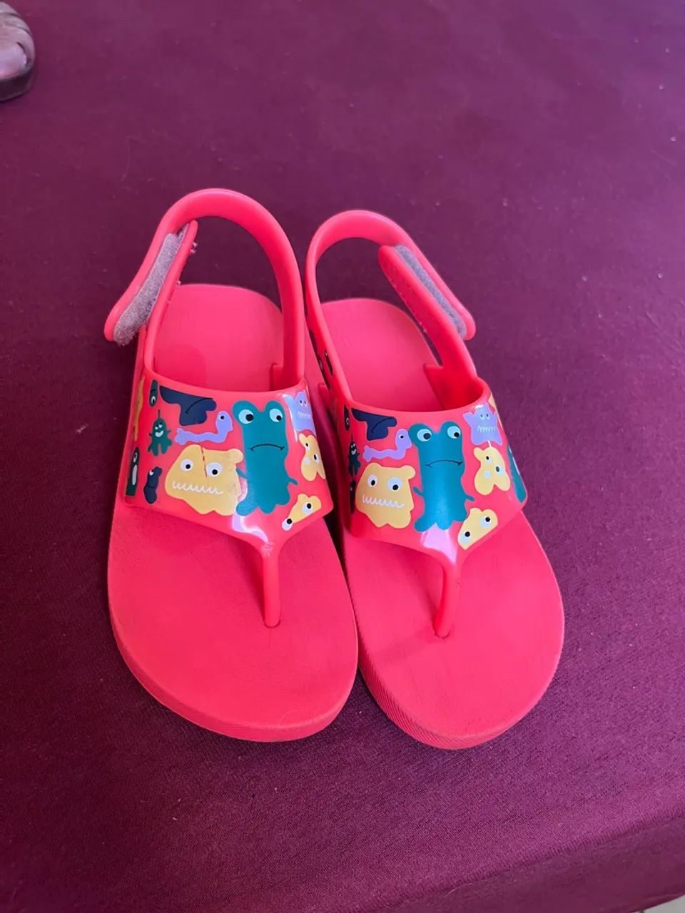 Sandálias infantis com design divertido - Foto 2