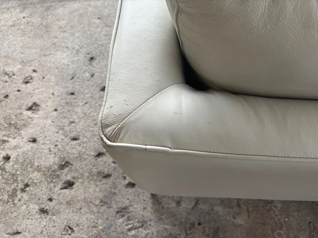 Sofá 3 Lugares Branco de Couro Natural Legítimo 100% Offwhite - Foto 4