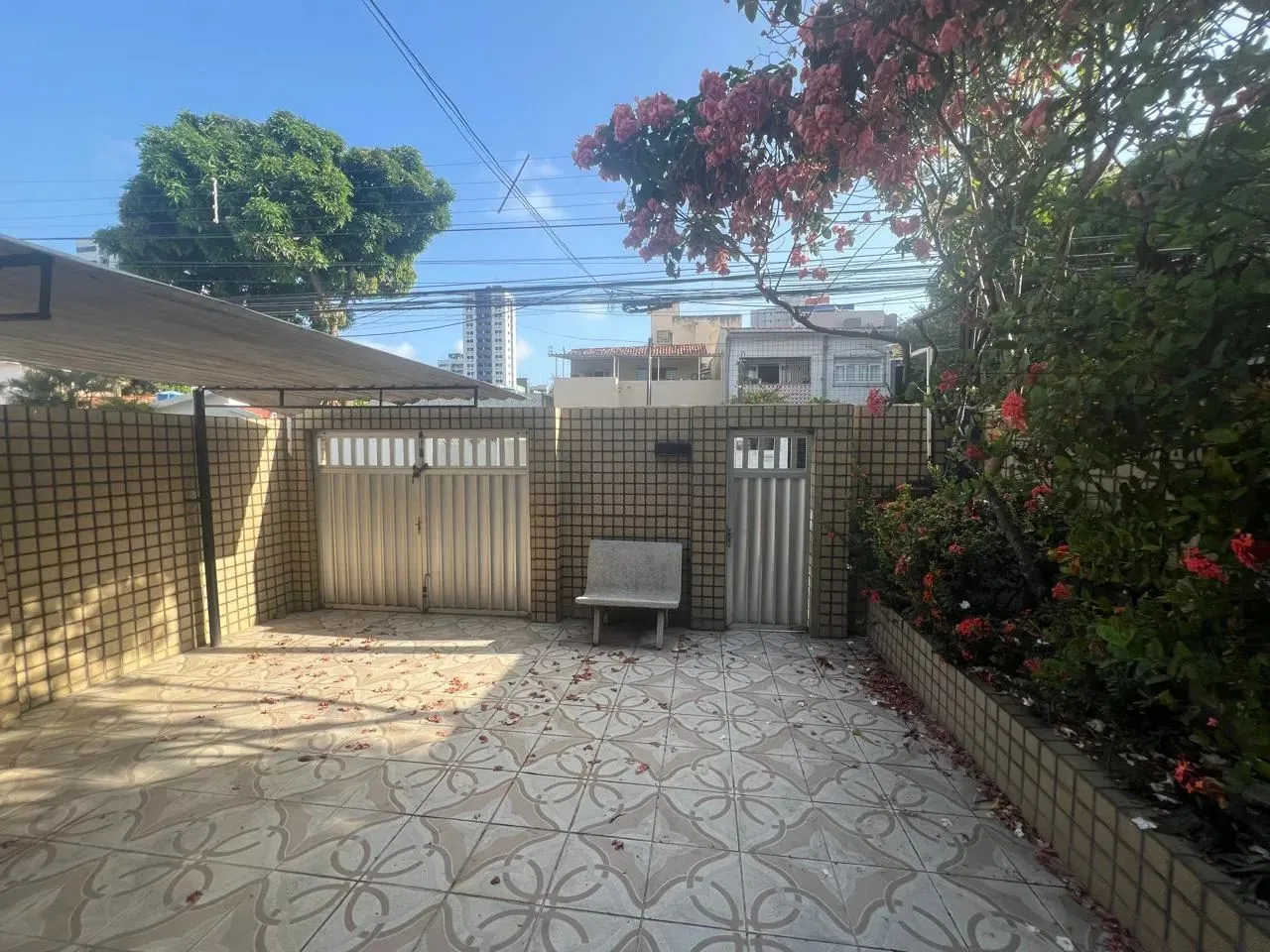 Imóvel para venda possui 102 metros quadrados com 4 quartos em Campo Grande - Recife - PE