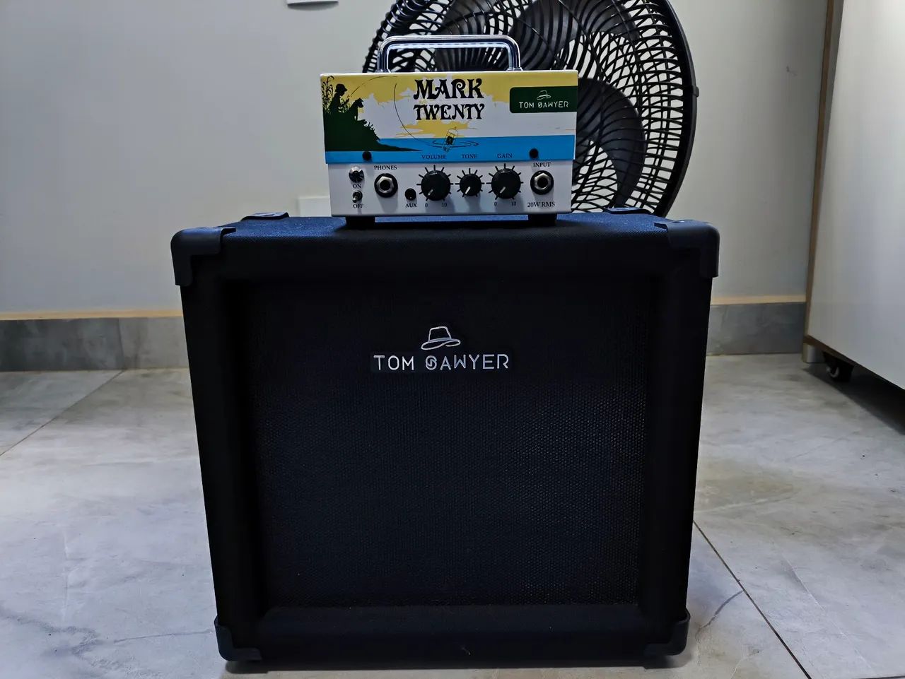 Amplificador pré-valvulado Tom Sawyer Mark Twenty+ Caixa TSA25 1x8