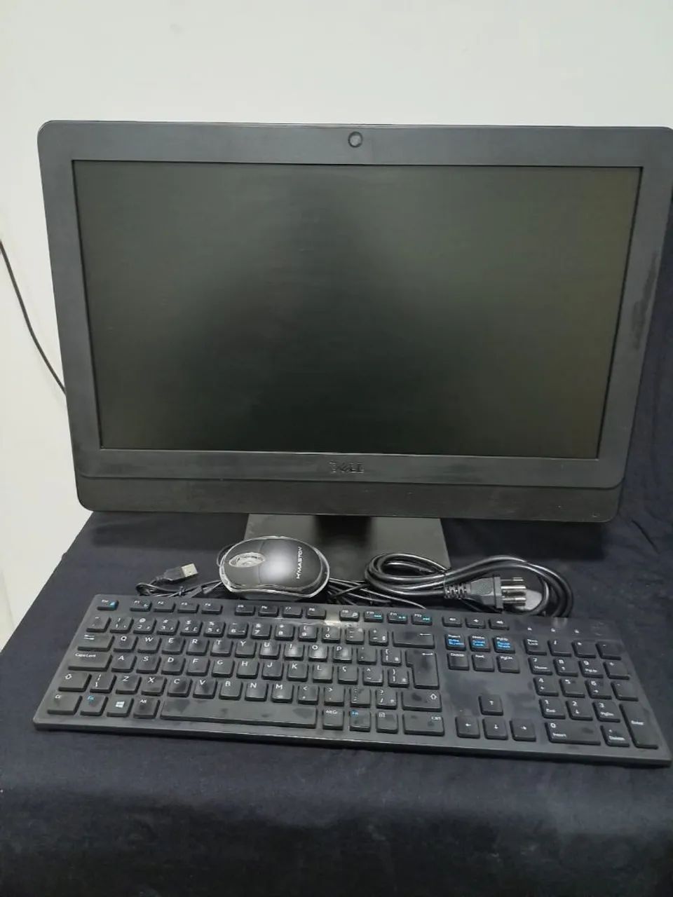 Monitor, mouse e cabo de força . Leia as informações adicionais.