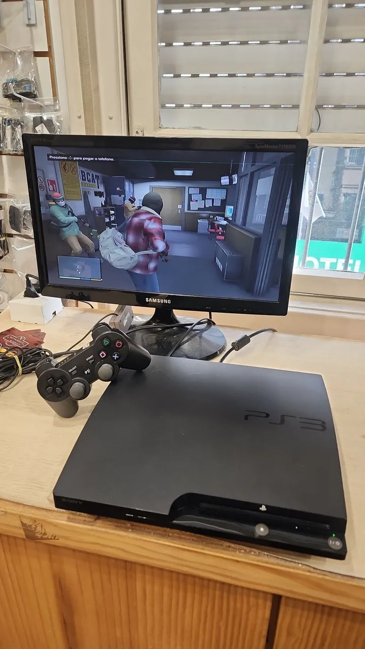 PlayStation 3 (PS3) de 160gb com controle e jogos