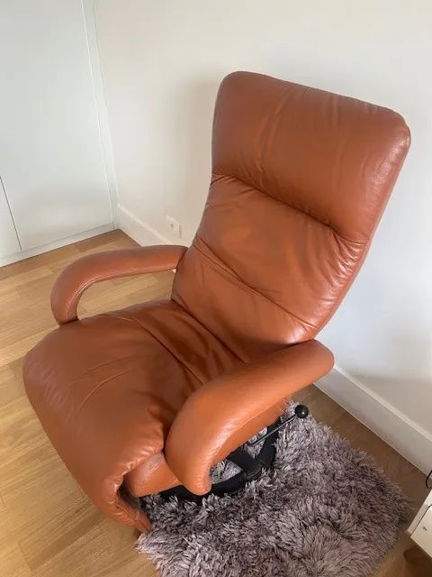 Sofa de um lugar reclinável em couro - marca Lafer