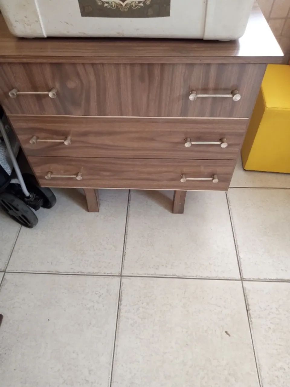 CÔMODA DE FÓRMICA 