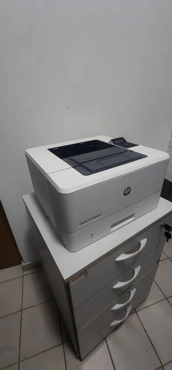 Impressora HP LaserJet Pro M402dne - Foto 3