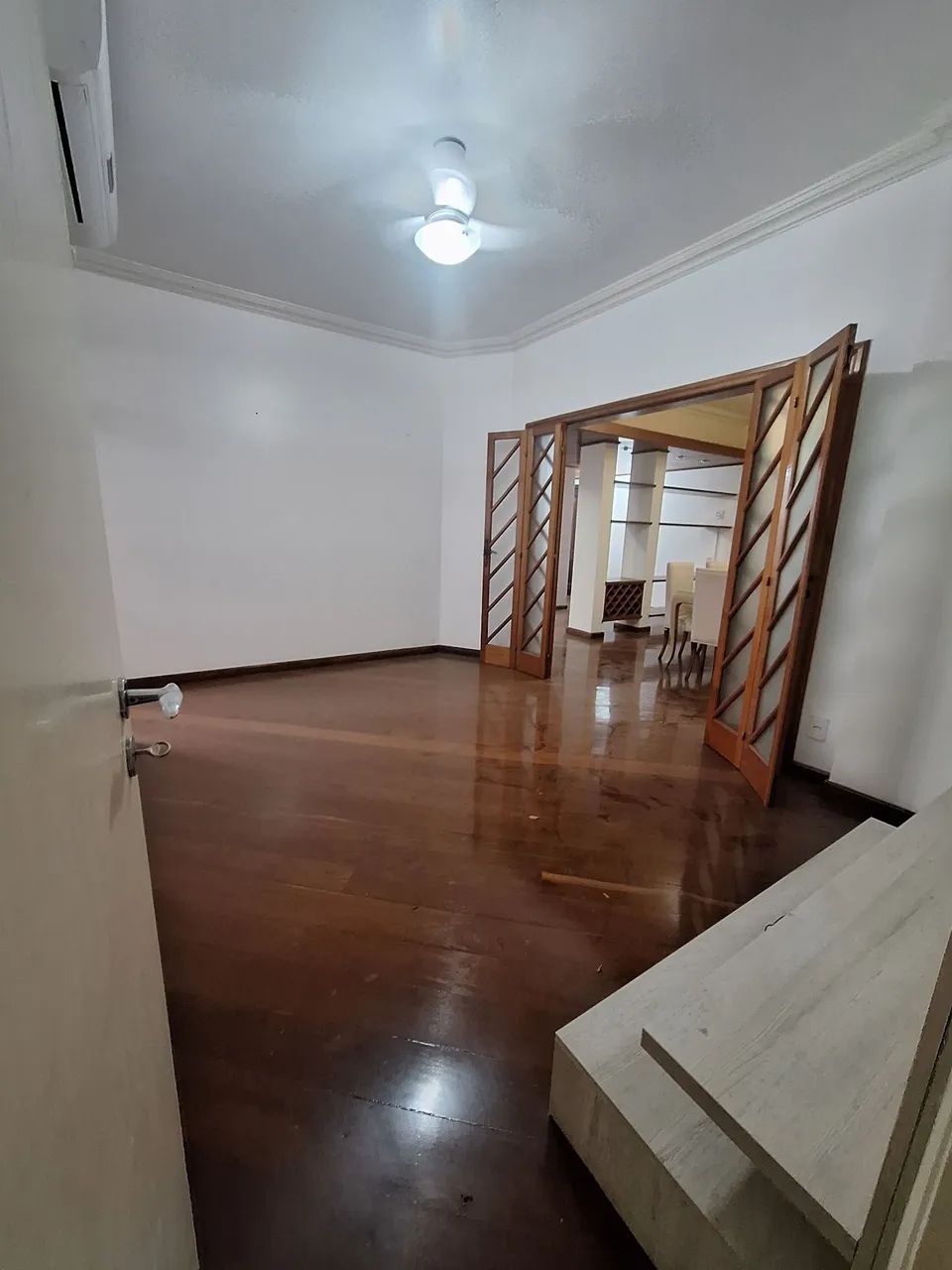 Alugo Ed. Debret aptº moboliado com 4 quartos sendo 2 suítes  - Foto 4