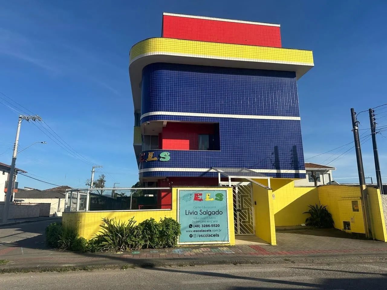 Prédio Comercial com 572m² e 13 Salas no Jardim Eldorado - Palhoça/SC