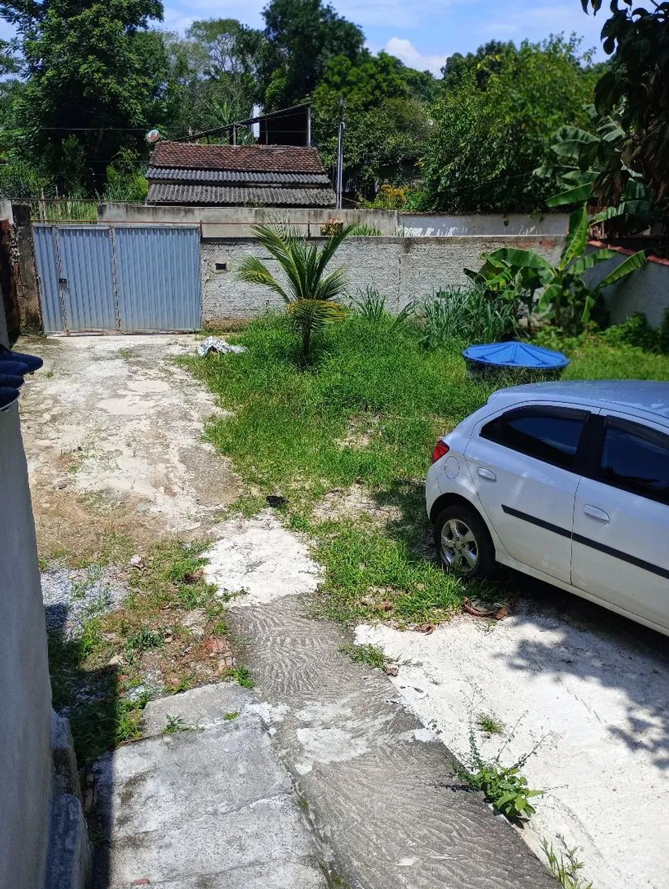 Casa bem localizada magé
