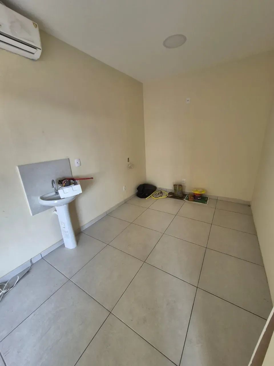 OPORTUNIDADE! Excelente sala comercial no centro de Nilópolis. - Foto 4