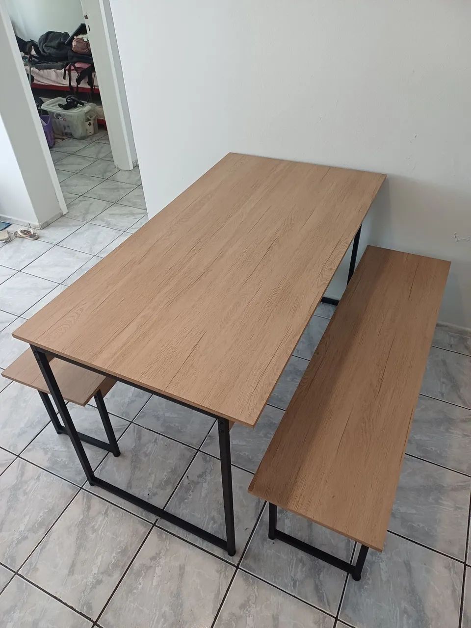 Conjunto mesa e bancos