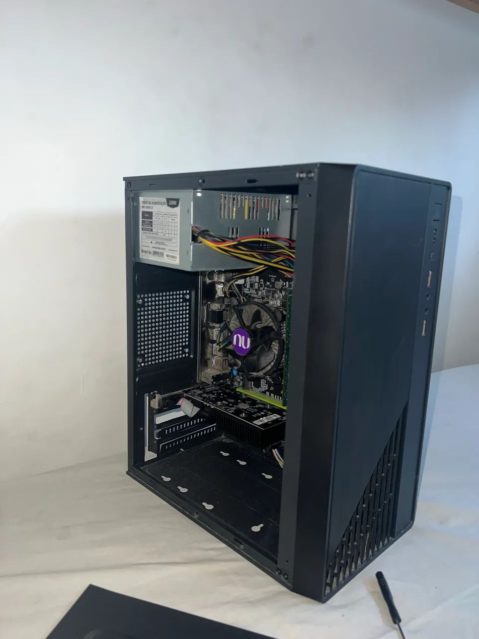 Pc gamer de entrada em perfeito estado 