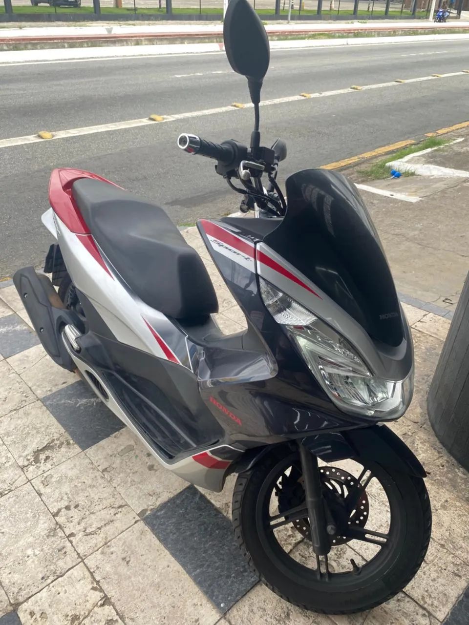 Vendo PCX Sport 2018, moto extra!