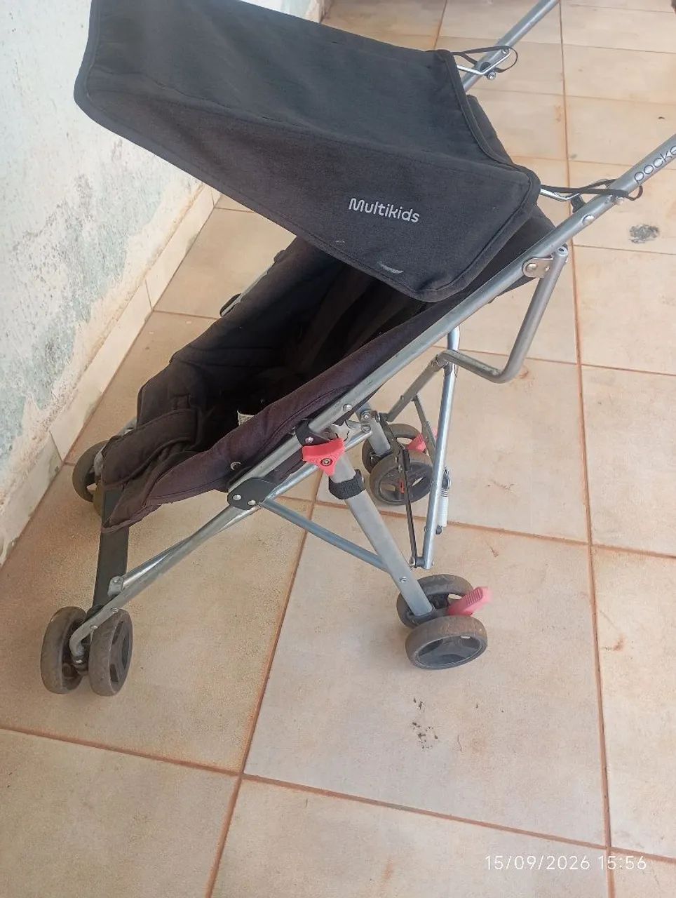 Carrinho de bebê guarda chuva. Barato 