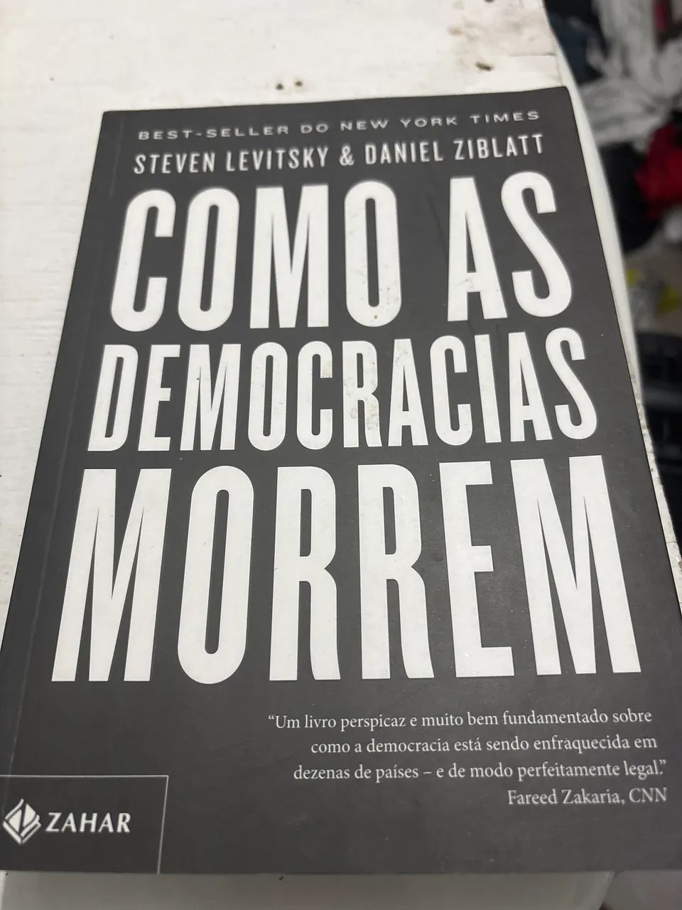 Como as democracias morrem