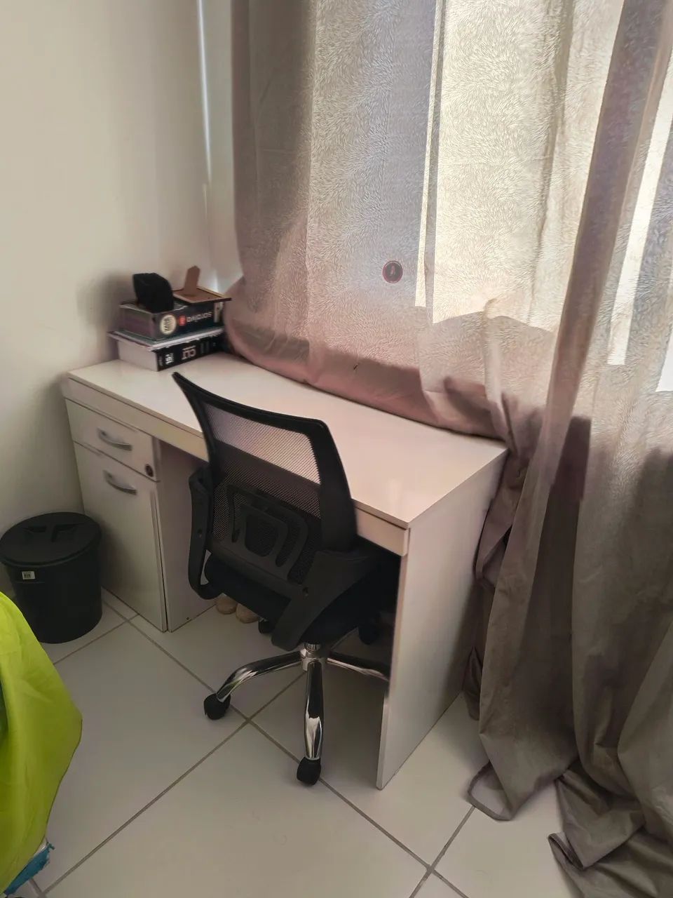 Mesa e cadeiras de estudos 